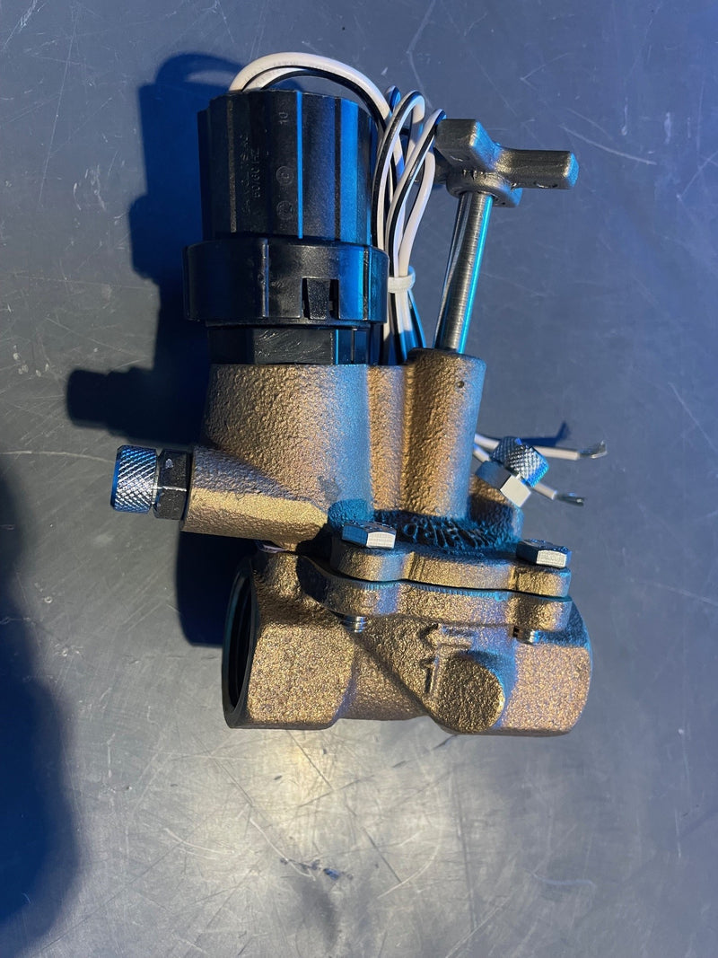 Mechanical valve with wiring on a metallic surface