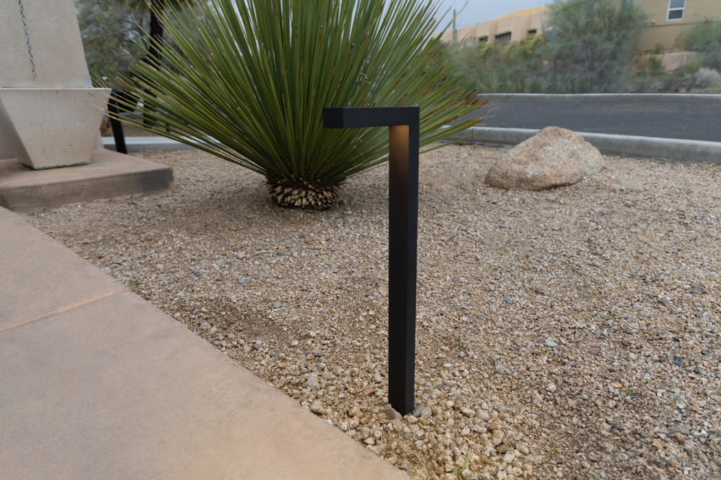 Brilliance Joshua Tree 90 Degree Path Light with 20" Aluminum + Black Cerakote Stem and Top with Dou